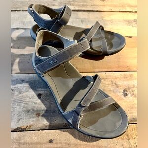Womens Size 9 Grey Teva Verra Sandals